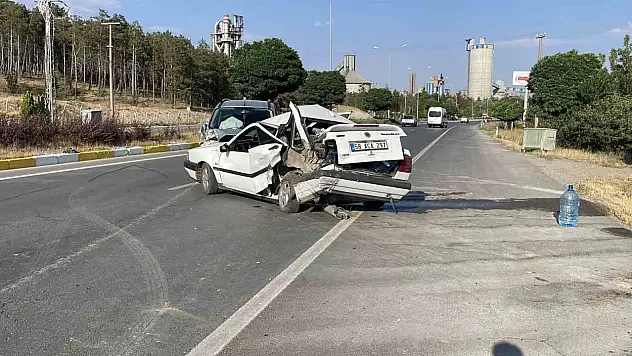 Otomobil hurdaya döndü, sürücüsü yaralandı