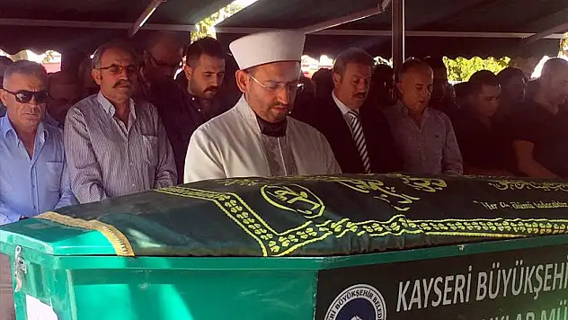 Kazada ölen genç futbolcu ve babası son yolculuğuna uğurlandı
