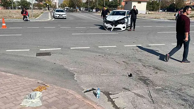 Kazada savrulan otomobil çocuklara çarptı!