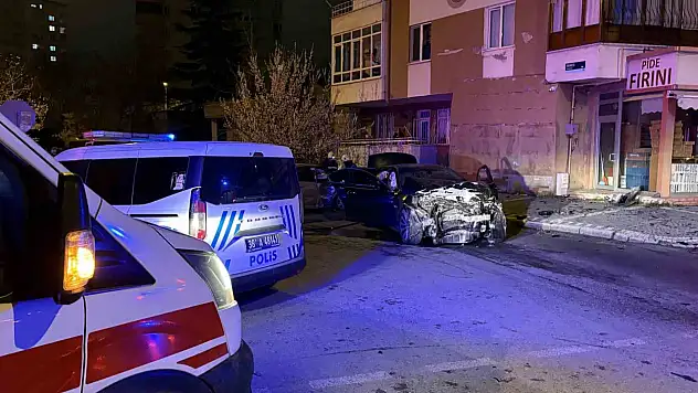 Otomobil duvarı yıkmıştı! Kayseri'deki kaza kameralara böyle yansıdı