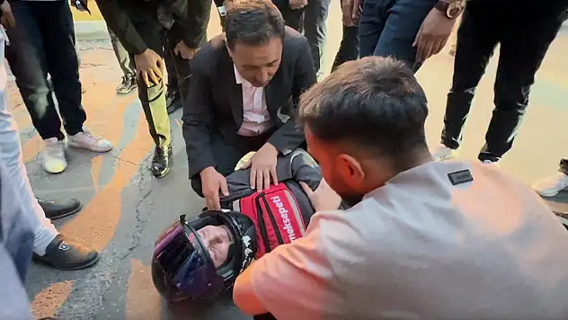 Kazada yaralanan kuryeye Vali Çiçek yardım etti!