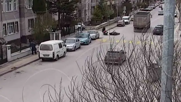 Kavşakta kontrolsüz dönüş kazaya neden oldu