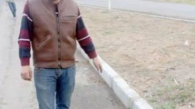 KAZAYA NEDEN OLUP KAÇAN ARACIN PLAKASINI ÇAMURA YAZDILAR