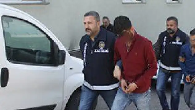  1 KİŞİYİ DOLANDIRAN 2 ZANLI TUTUKLANDI