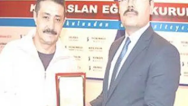  KILIÇASLAN'IN EMEKTARLARINA VEFA PLAKETİ