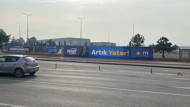 Kılınç: Afişlerimiz alçakça saldırıya uğradı!