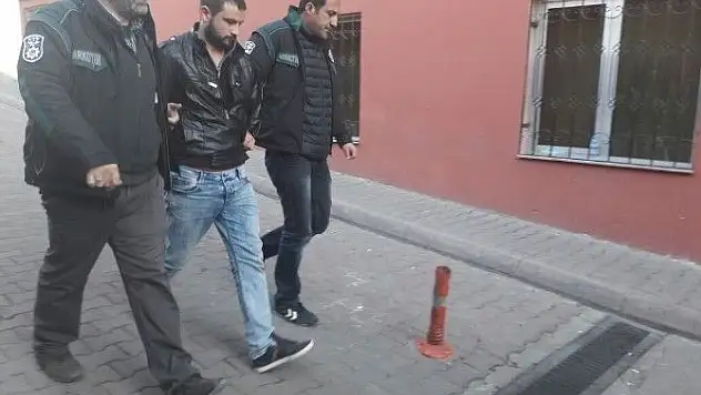 9 kilo esrar ile yakalanan zanlılar adliyeye sevk edildi