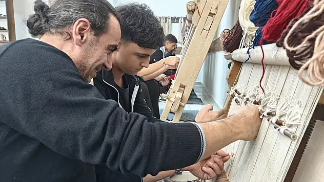 Kimse beklemiyordu... Öğrenciler asırlık sanatı yeniden canlandırdı