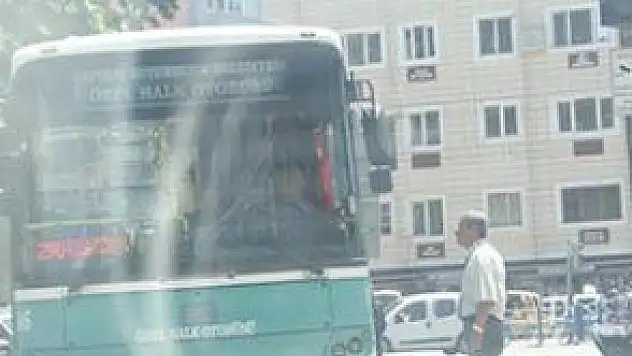 KIRMIZI IŞIKTA AÇIK OTURUM!