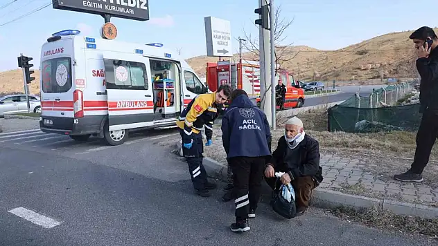 Duran araca çarptı!