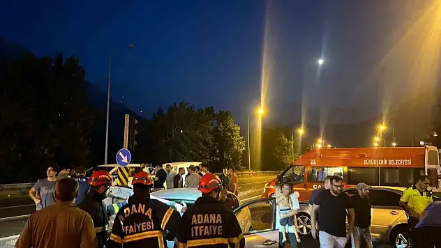 Adana'da kırmızı ışık ihlali zincirleme kazaya yol açtı!