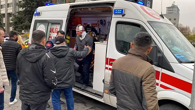 Kırmızı ışık kazası! Yaralılar var...