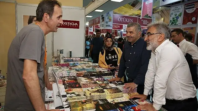 Kitap Fuarı'na iki günde 150 bin ziyaretçi