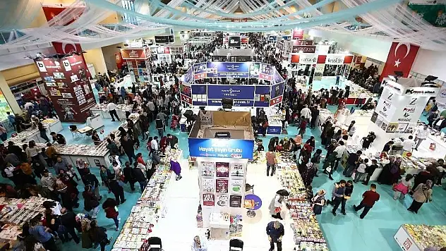 Kitap Fuarını ilk günde 50 bin kişi ziyaret etti