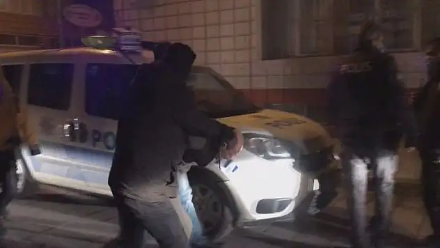 Kız arkadaşına intihar mesaj attı