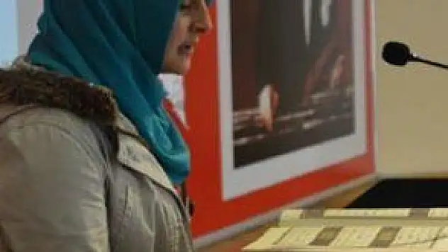 KIZ ÖĞRENCİLER KUR'AN-I KERİM'İ GÜZEL OKUYABİLMEK İÇİN YARIŞTI