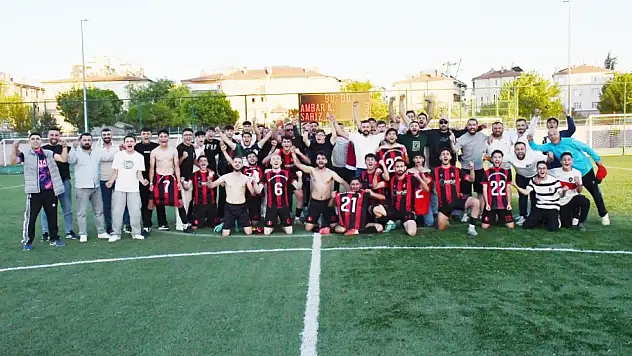 Kızılırmakspor 3 kırmızı karta rağmen şampiyon oldu
