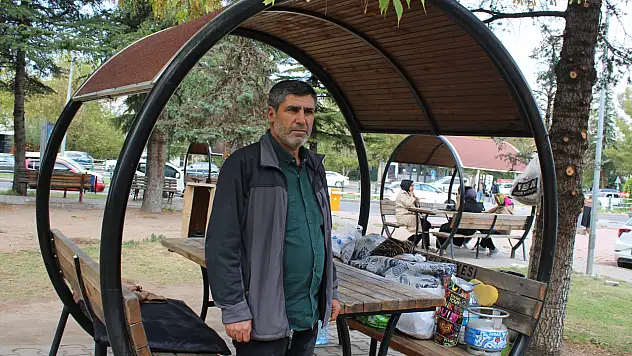 Kızının başından ayrılmayan baba, sosyal medya iddialarını yalanladı