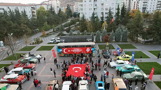 Klasik araçlar Cumhuriyet için yola çıktı