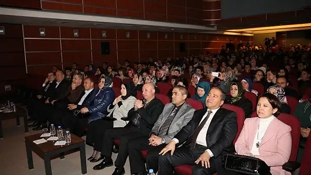 Kocasinan Akademi Tiyatro Kulübü perdelerini açtı