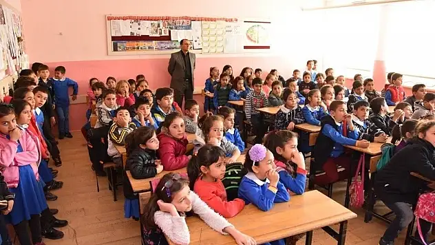 Kocasinan Belediyesi öğrencilere geri dönüşümü anlatıyor