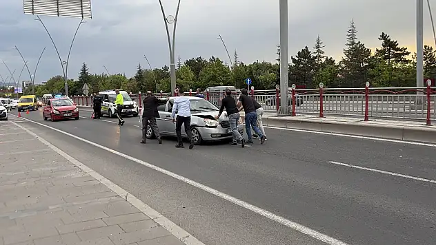 Kocasinan Bulvarı'nda zincirleme kaza: Yaralılar var