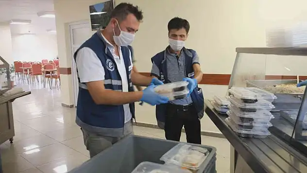 152 vatandaşın evine günde 4 çeşit sıcak yemek ulaştırılıyor