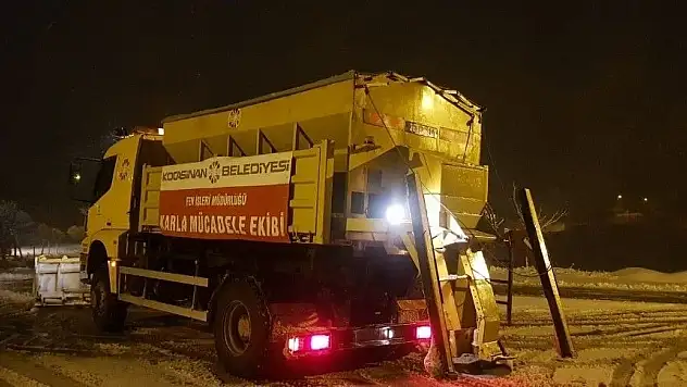 Kocasinan'da kar mesaisi aralıksız sürüyor