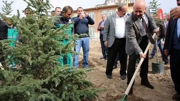 Kocasinan'da park seferberliği devam ediyor