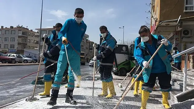Kocasinan'da 130 personel ile mahalleler dezenfekte ediliyor