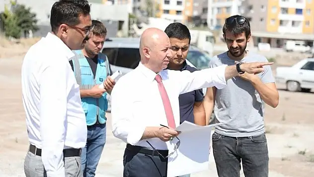 Kocasinan'da Beyazşehir'de yol mesaisi 