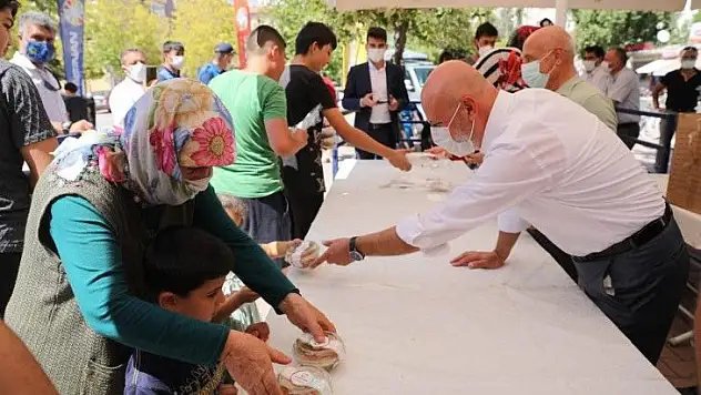 Kocasinan'da aşure ikramı