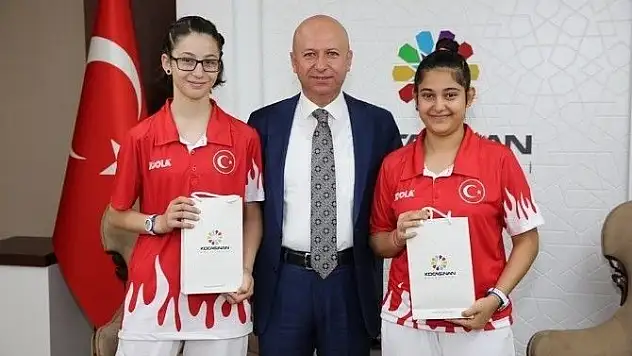Kocasinan'ın Bayan Masa Tenisi Takımı Tüm Maçlarını Kazanarak Şampiyon Oldu