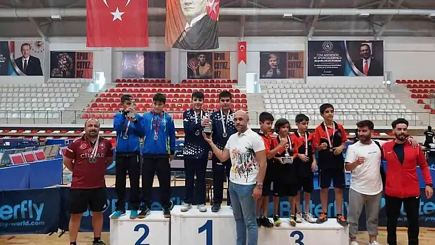 Kocasinan'ın masa tenisi erkek ve bayan takımı zirvede