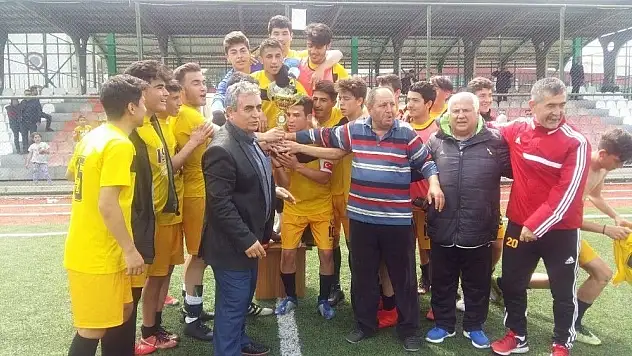 Kocasinan Şimşekspor, Osmaniye'de şampiyon oldu