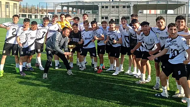 Kocasinan Şimşekspor Türkiye Şampiyonası'nda üst lige yükseldi!