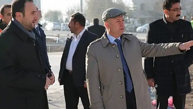 Kocasinan Yeni Mahalle Meydanında görsel şölen sunuyor