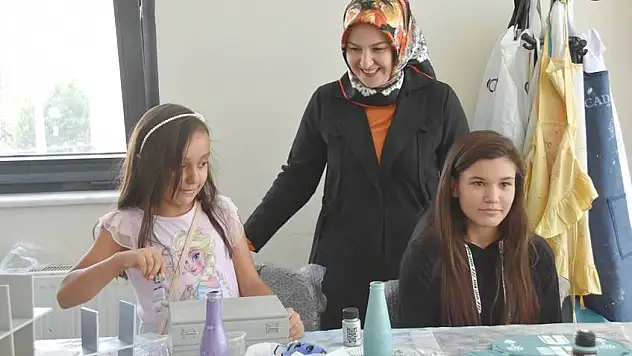 Kocasinanlı çocuklar yaz kurslarıyla eğlenirken öğreniyorlar