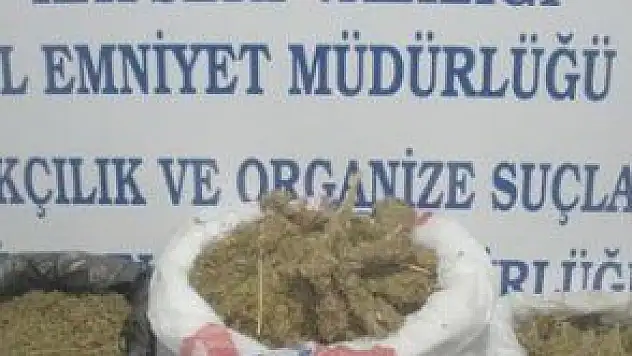 KOM POLİSİNDEN ZEHİR TACİRLERİNE DARBE