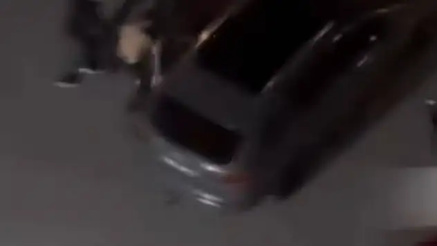 Komşu kavgası: Yumruk ve tekmeler havada uçuştu