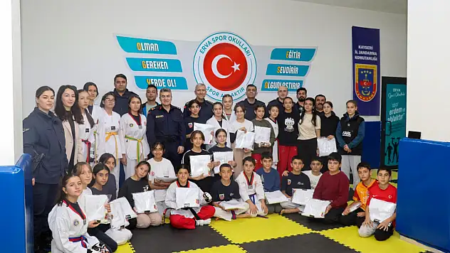 Komutan Yeşilyurt öğrencilerle buluştu