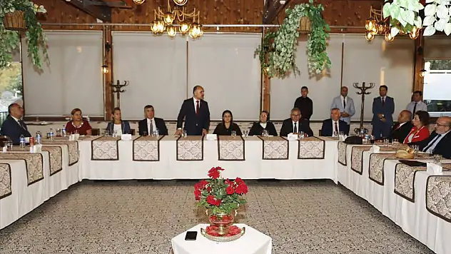 Komutana veda yemeği