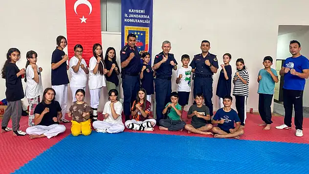 Komutanlar sporcularla buluştu