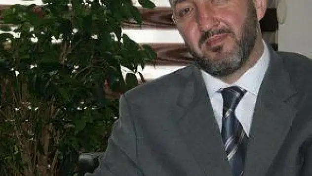 KONAÇ ERBAKAN İÇİN İÇİNİ DÖKTÜ