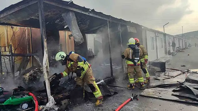 Konteyner kentte alevle yükseldi!