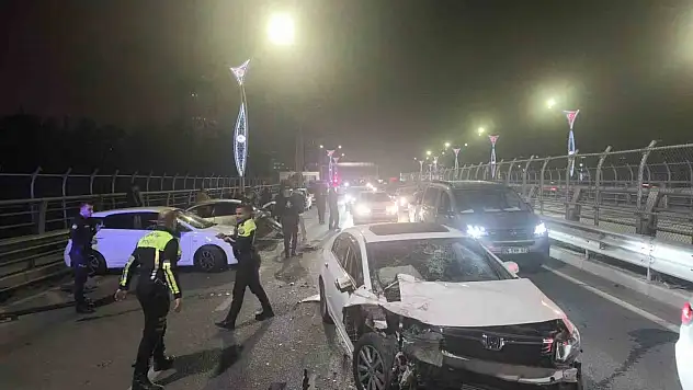 Köprü üzerinde zincirleme kaza