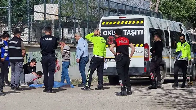 Okul servisi, öğrenciye çarptı