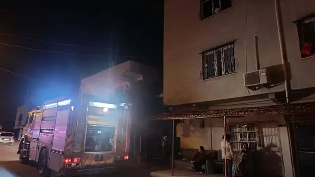 3 katlı binada yangın: 4 kişi...