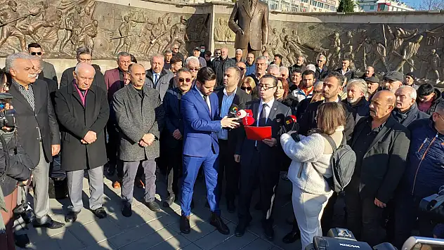 'Kral için yas ilan edenler oralı olmadı'