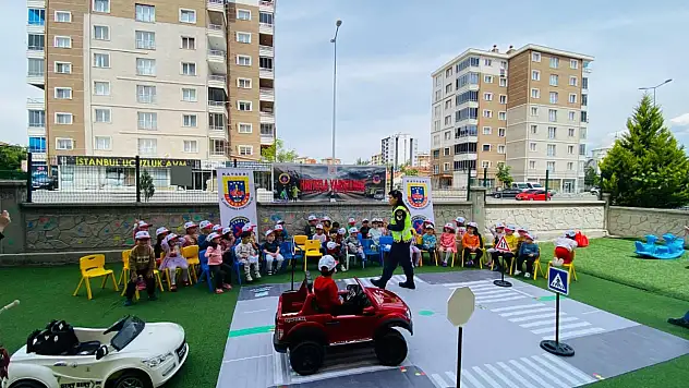 Küçük yaşta büyük bilinç